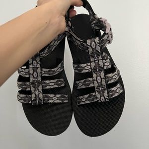 Teva dorado sandals